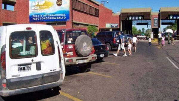 Los uruguayos pueden comprar hasta un 60 por ciento más barato en Concordia pero la frontera continúa cerrada para la libre circulación