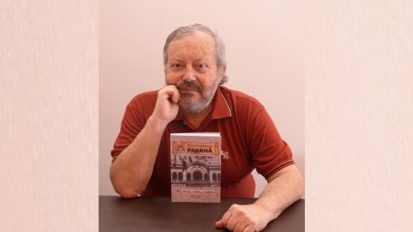Presentaron el libro “Históricamente Paraná”, de Raúl Avellaneda y 15 escritores invitados