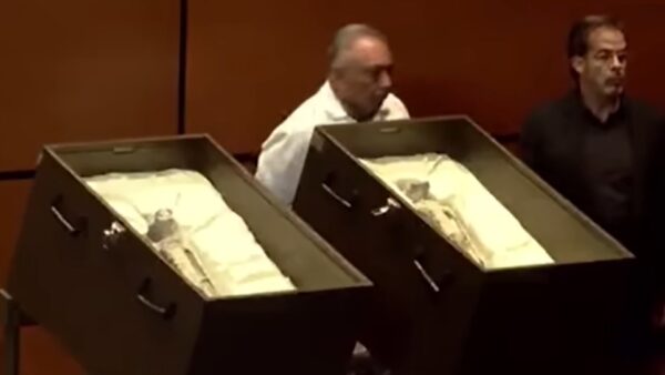 Ufólogo argentino afirma que no es creíble la historia de las momias extraterrestres que se presentó en el Congreso mexicano