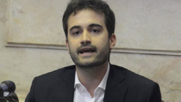 El diputado Ledesma lo mandó al Presidente a estudiar un poco de historia